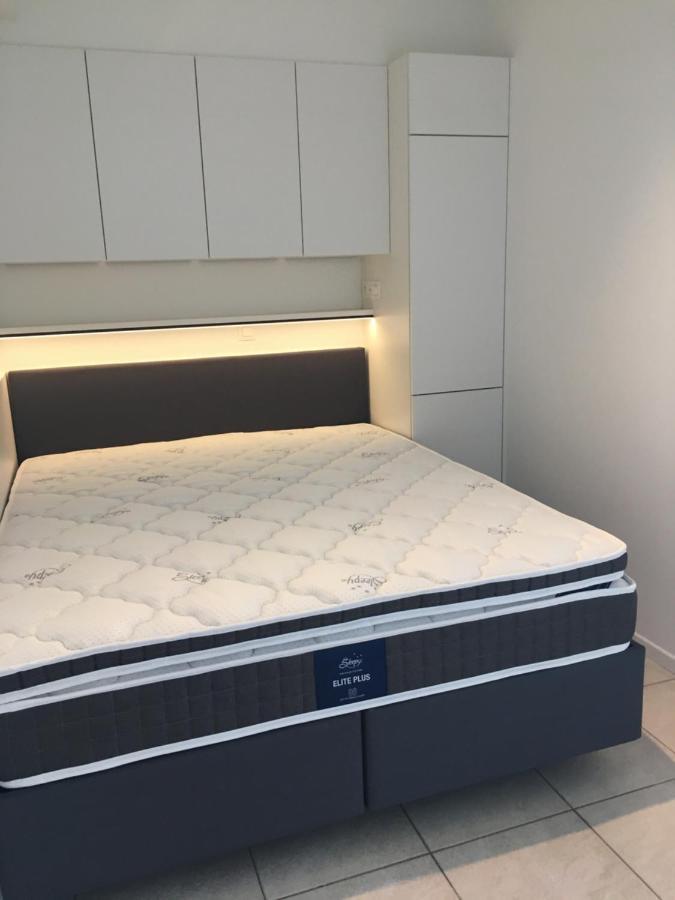 Studio 4 Pers Met Frontaal Zeezicht & Prive Zwembad Oostende Exteriör bild
